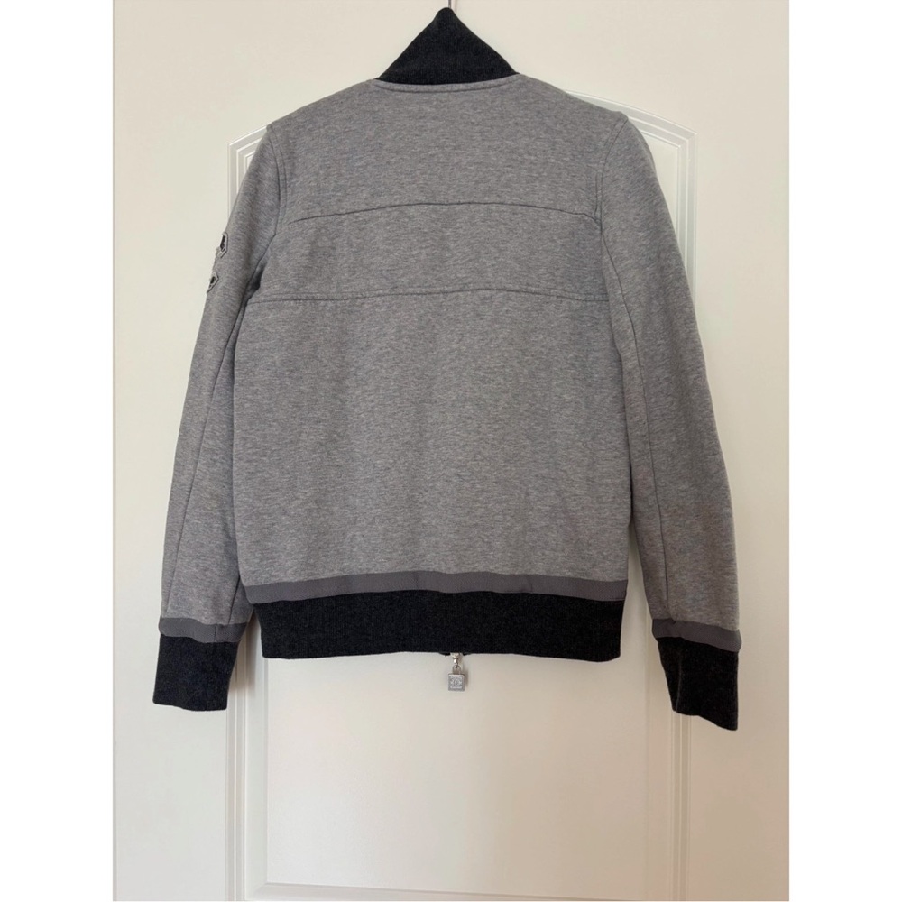 Authentic Chanel Sweater - Picture 7 of 9